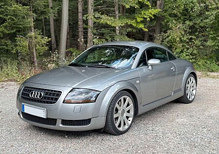 Audi TT Coupe 1.8T quattro 165 kW -