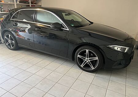 Mercedes-Benz A 180 d DCT -