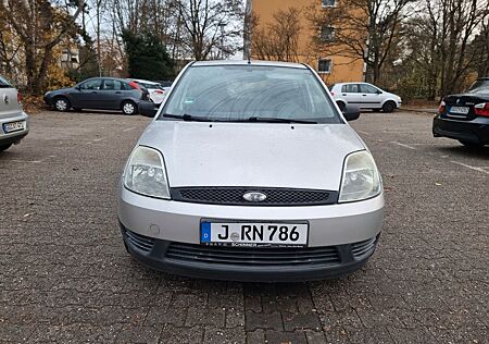 Ford Fiesta 1,3 44 kW Ambiente Top gepflegt