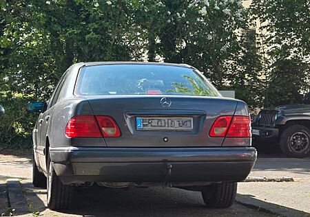 Mercedes-Benz E 230 ELEGANCE Elegance