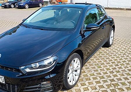 VW Scirocco Volkswagen 2.0 TDI BlueMotion Technology -