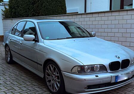 BMW 520i - Xenon/Tempomat/Schiebedach