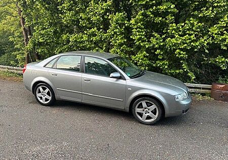Audi A4 1.8 T .TÜV neu,Vollleder,AHK,Sitzheizung