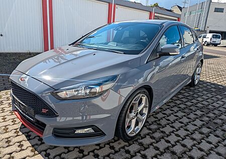 Ford Focus Limo ST 2.0 EcoBoost *1. Hand*Recaro*Xenon