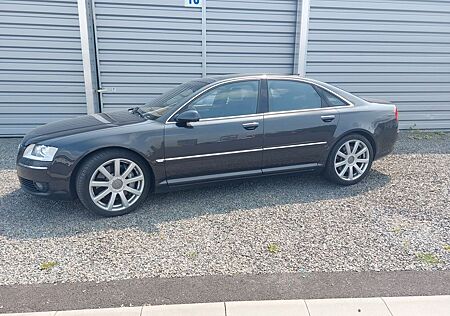 Audi A8 6.0 tiptronic quattro -