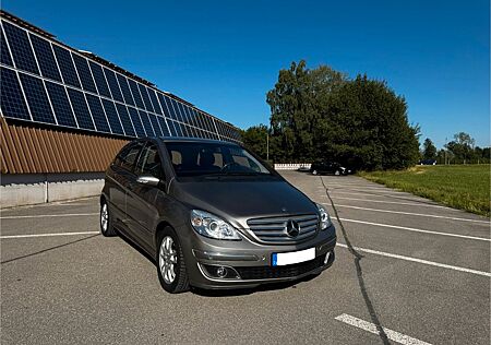 Mercedes-Benz B 200 CDI, Aut. TÜV: 2027