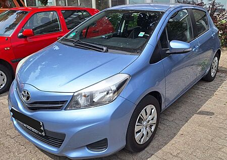 Toyota Yaris 1,0-l-Dual-VVT-i Cool Cool
