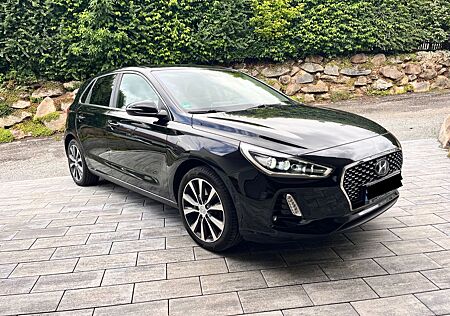 Hyundai i30 1.4 T-GDI Intro 140PS NAV KAMERA +WINTERREIF