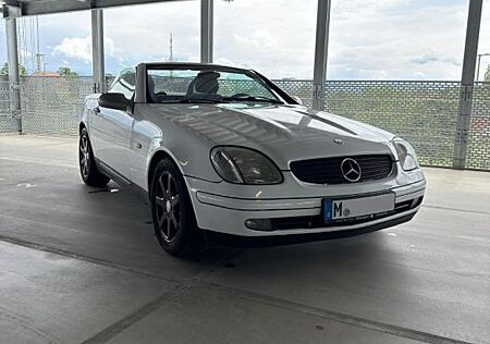 Mercedes-Benz SLK 200 Mercedes Roadster mit elektr. Verdeck