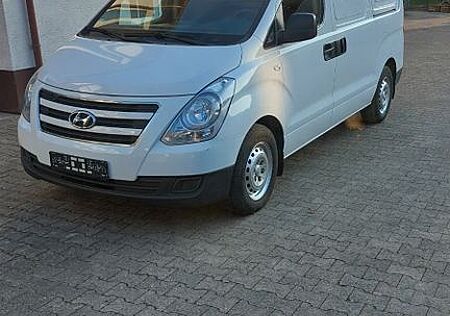 Hyundai H-1 Starex
