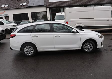Hyundai i30 cw Kombi Select Spur netto 8695€