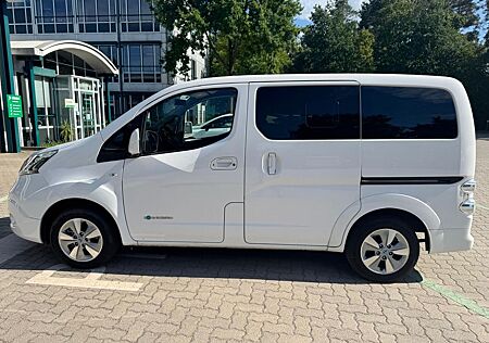 Nissan NV200 Evalia Elektro Minibus mit großer Batterie