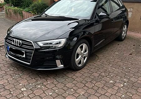 Audi A3 30 TDI Sportback - Sportsitze Digitales Radio