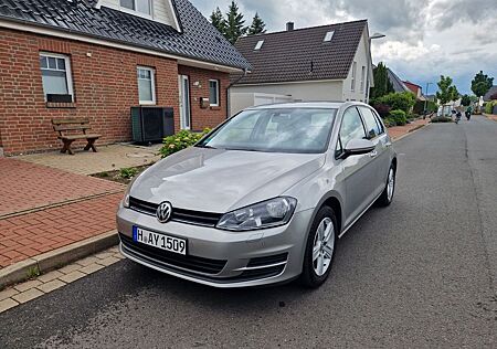 VW Golf Volkswagen 1.2 TSI 63kW/NAVI/Sitzheizung/PDC
