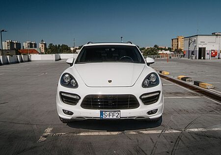 Porsche Cayenne Turbo S SportChrono / Pano / Burmester