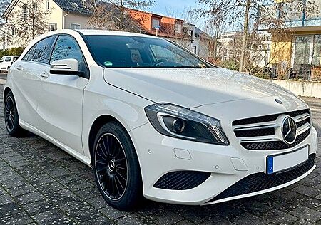 Mercedes-Benz A 180 2Style Paket *Bi-Xenon *NAVI *SZH *PDC *18Zoll