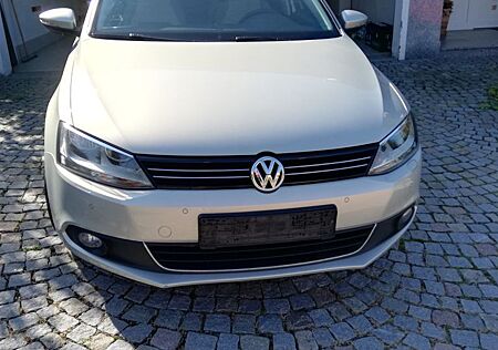 VW Jetta Volkswagen 2.0 TDI Highline Highline