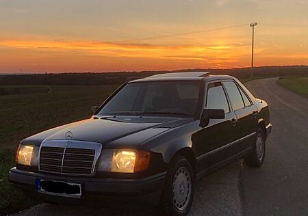 Mercedes-Benz E 230 W142