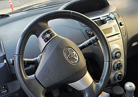 Toyota Yaris 1,0-l-VVT-i Cool Cool