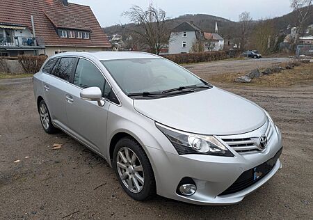 Toyota Avensis Combi 2,2-l-D-4D Automatik Life