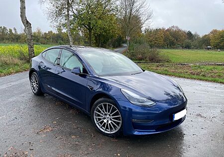 Tesla Model 3 Allradantrieb mit Dualmotor Long Ran...