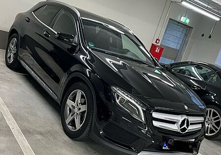Mercedes-Benz GLA 200 AMG Line AMG Line