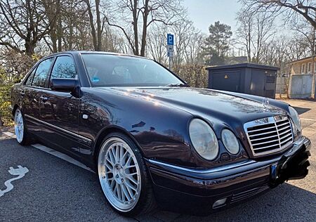 Mercedes-Benz E 240 AVANTGARDE Avantgarde