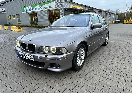 BMW 525i A -