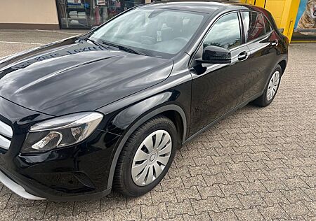 Mercedes-Benz GLA 180 -