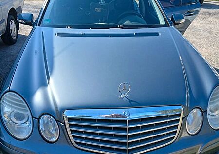 Mercedes-Benz E 200 KOMPRESSOR