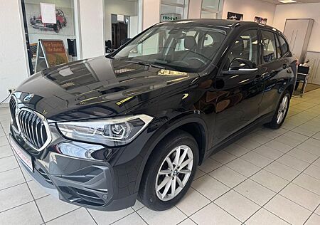 BMW X1 Baureihe 18i / NAVI/ SCHECKHEFT / LED /