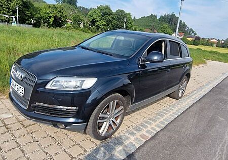 Audi Q7 4.2 TDI quattro tiptronic -326 Ps