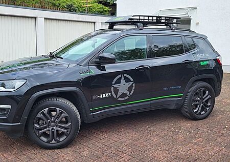 Jeep Compass 4xe Plug In 240 PS schwarz Bj 2021