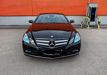 Mercedes-Benz E 250 Coupé CGI BlueEFFICIENCY AVANTG....