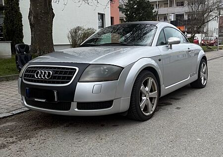 Audi TT Coupe 1.8T quattro 165 kW -