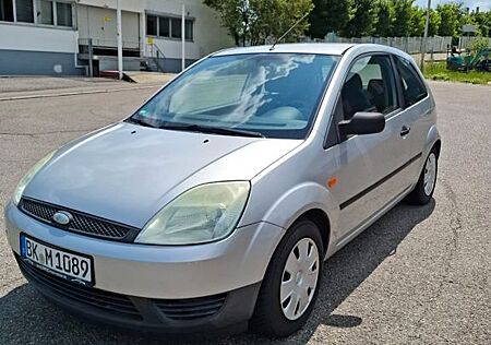 Ford Fiesta / TÜV / AHK / 8fach Bereift