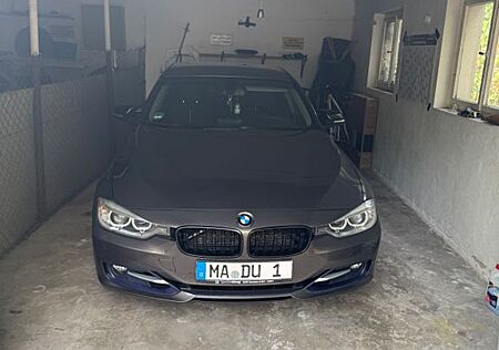 BMW 320i -
