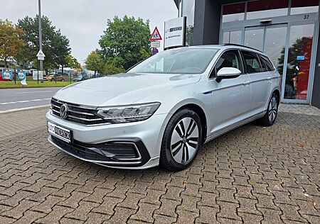 VW Passat Variant Volkswagen GTE KAMERA LED AHK SHZ PDC 1-HAND
