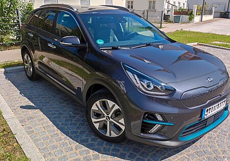 Kia Niro e- 150kW SPIRIT, Fahrradträger, 8 Reifen