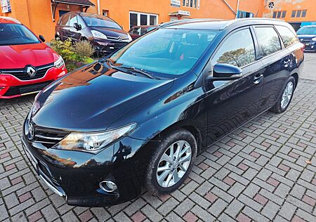 Toyota Auris Touring Sports Life+