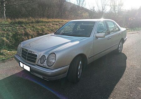 Mercedes-Benz E 280 01/1997 ELEGANCE Garagenwagen