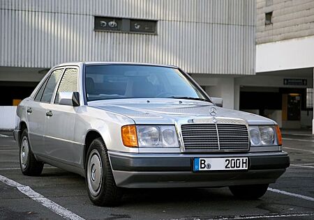 Mercedes-Benz 200 200D, 5-Gang, JEDEN TAG MINUS 100€