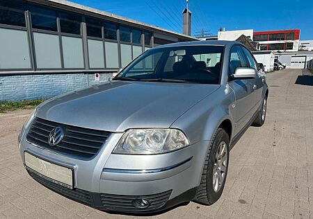 VW Passat Volkswagen 2.0 Highline / Automatik / Leder