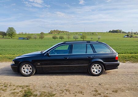 BMW 525i A touring -