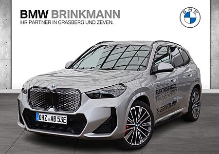 BMW iX1 xDrive30 aut. / M SPORT PRO + AHK + PANO. +