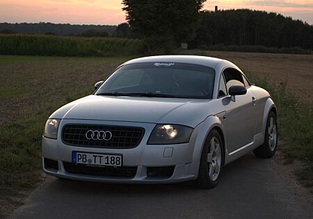 Audi TT Coupe 1.8T quattro 165 kW -