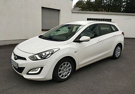 Hyundai i30 CW 1.4 CRDi AUST MOTOR BEI 88TKM*PDC