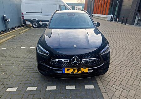 Mercedes-Benz GLA 200 DCT -