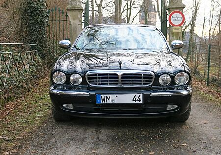 Jaguar XJ8 4.2 LWB/ TÜV 2028