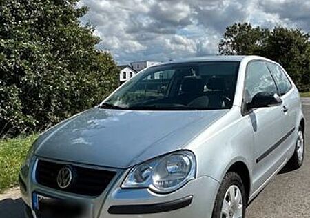 VW Polo Volkswagen 1.2 2. Hand ROSTFREI 8-fach bereift
